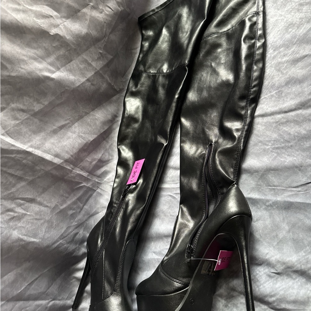 Fashion Nova Black Heeled Boots with Sleek Design